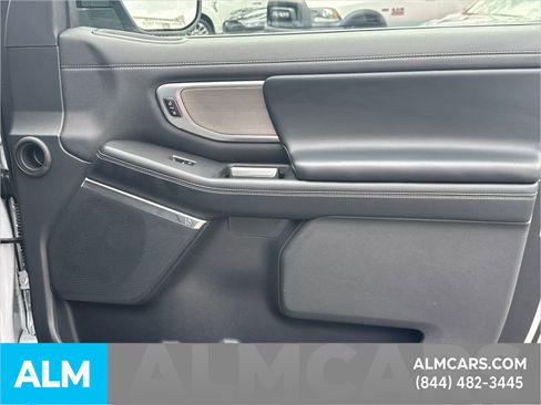 Certified 2025 Ford Expedition Platinum AWD/4WD image 17