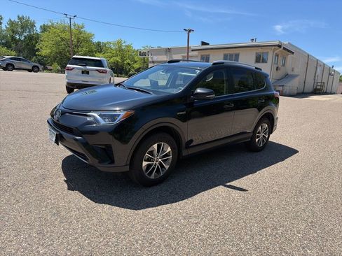 Used 2018 Toyota RAV4 LE w/ Carpet Mat Package AWD/4WD image 3