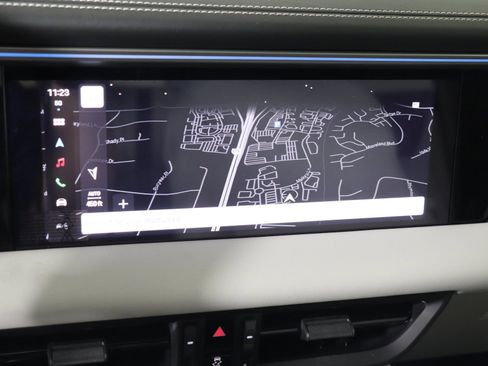 Certified 2025 Porsche Macan Electric image 28