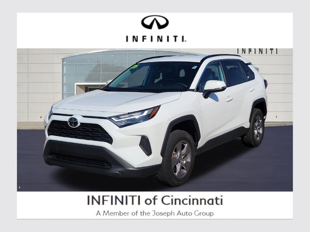 Used 2025 Toyota RAV4 XLE AWD/4WD image 1