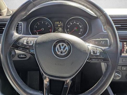 Used 2015 Volkswagen Jetta SE image 14