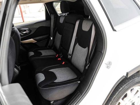 Used 2018 Jeep Cherokee Latitude image 39