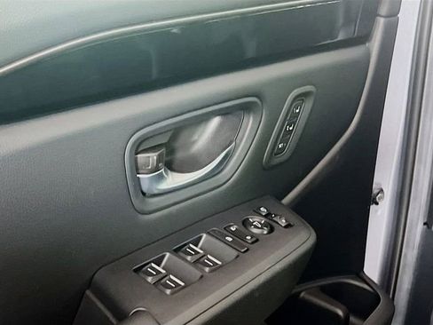 Used 2025 Honda Pilot TrailSport image 16