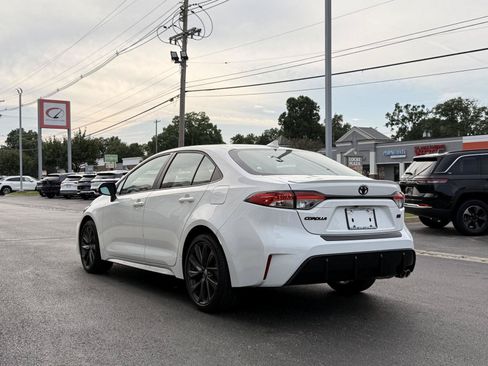 Used 2025 Toyota Corolla SE FWD image 3