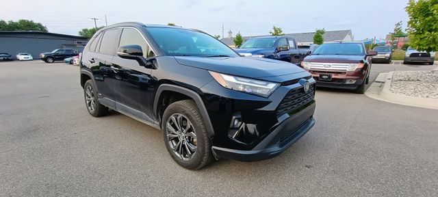 Used 2022 Toyota RAV4 XLE Premium AWD/4WD image 9