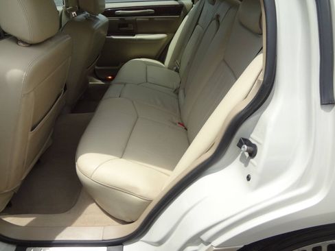 Used 2006 Lincoln Town Car Designer Series RWD image 10