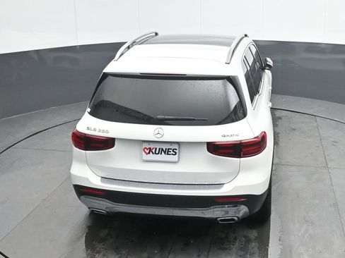 Used 2025 Mercedes-Benz GLB 250 4MATIC image 33