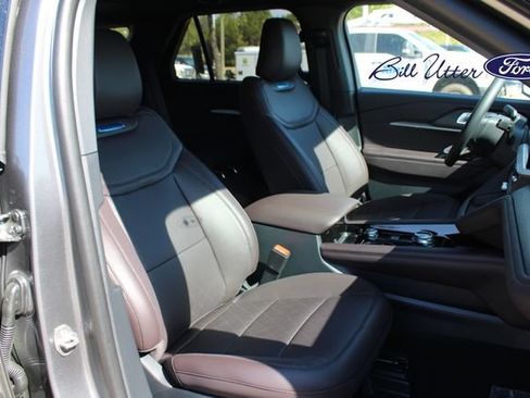 New 2026 Ford Explorer Platinum RWD image 7