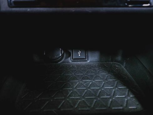 Used 2022 Toyota RAV4 XLE Premium image 35