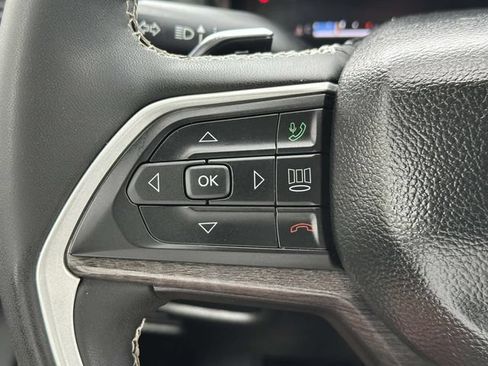 Used 2023 Jeep Grand Cherokee L Limited w/ Black Appearance Package AWD/4WD image 12