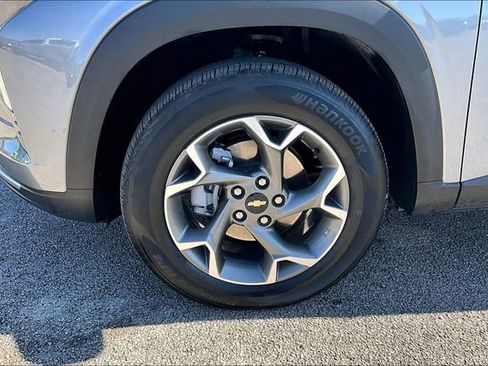 Used 2025 Chevrolet Trax LT w/ LT Convenience Package image 28