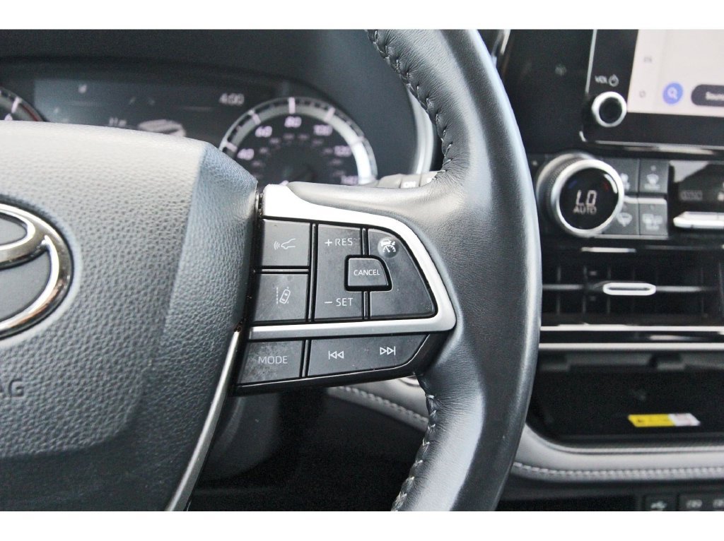 Used 2023 Toyota Highlander XLE AWD/4WD image 20