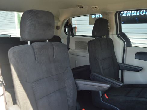 Used 2016 Dodge Grand Caravan SXT w/ Rear Park Assist Package image 23