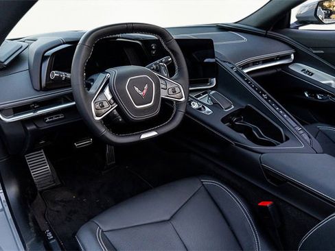 Used 2025 Chevrolet Corvette Z06 image 2