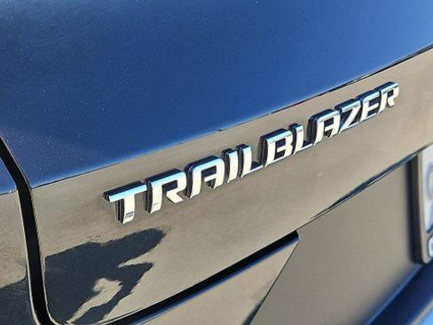 Used 2023 Chevrolet TrailBlazer LT FWD image 31