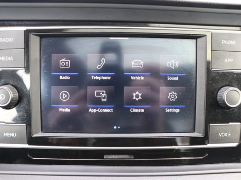 Used 2024 Volkswagen Jetta SE image 33