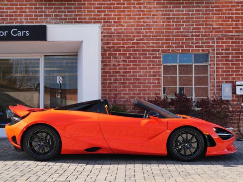 Used 2024 McLaren 750S Spider RWD image 3