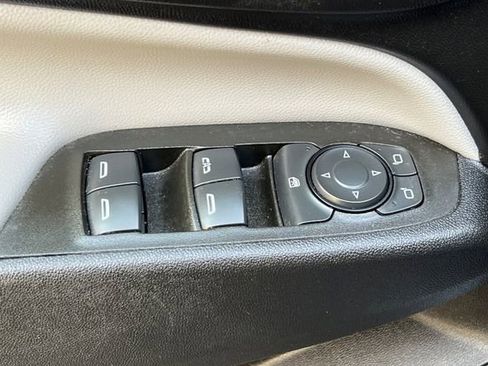 Used 2023 Chevrolet Equinox LS AWD/4WD image 15