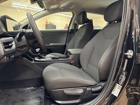 Used 2025 Kia K4 FWD image 25