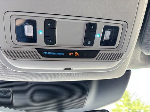 Used 2023 Ford Explorer XLT AWD/4WD image 38