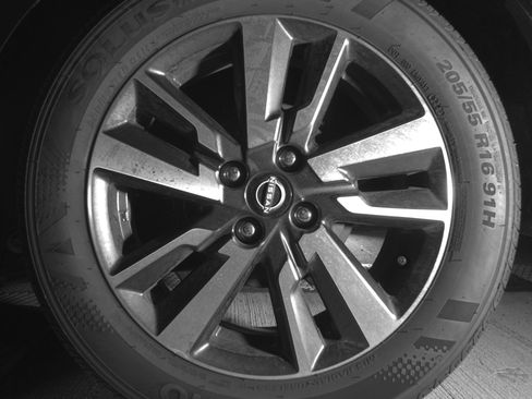 Used 2025 Nissan Versa SV image 14