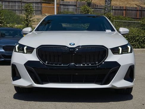 New 2027 BMW 530i w/ M Sport Package RWD image 2