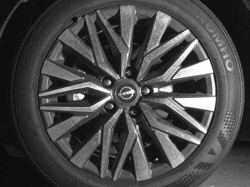 Used 2025 Nissan Altima 2.5 SV FWD image 12