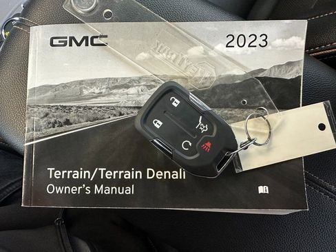 Used 2023 GMC Terrain AT4 image 8