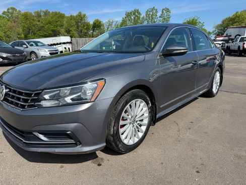 Used 2016 Volkswagen Passat 1.8T SE FWD image 9