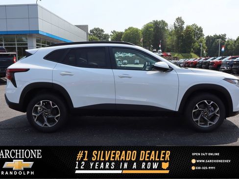 New 2026 Chevrolet Trax LT w/ LT Convenience Package FWD image 1
