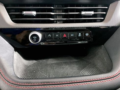 Used 2025 Ford Explorer ST-Line w/ ST-Line Street Pack AWD/4WD image 32