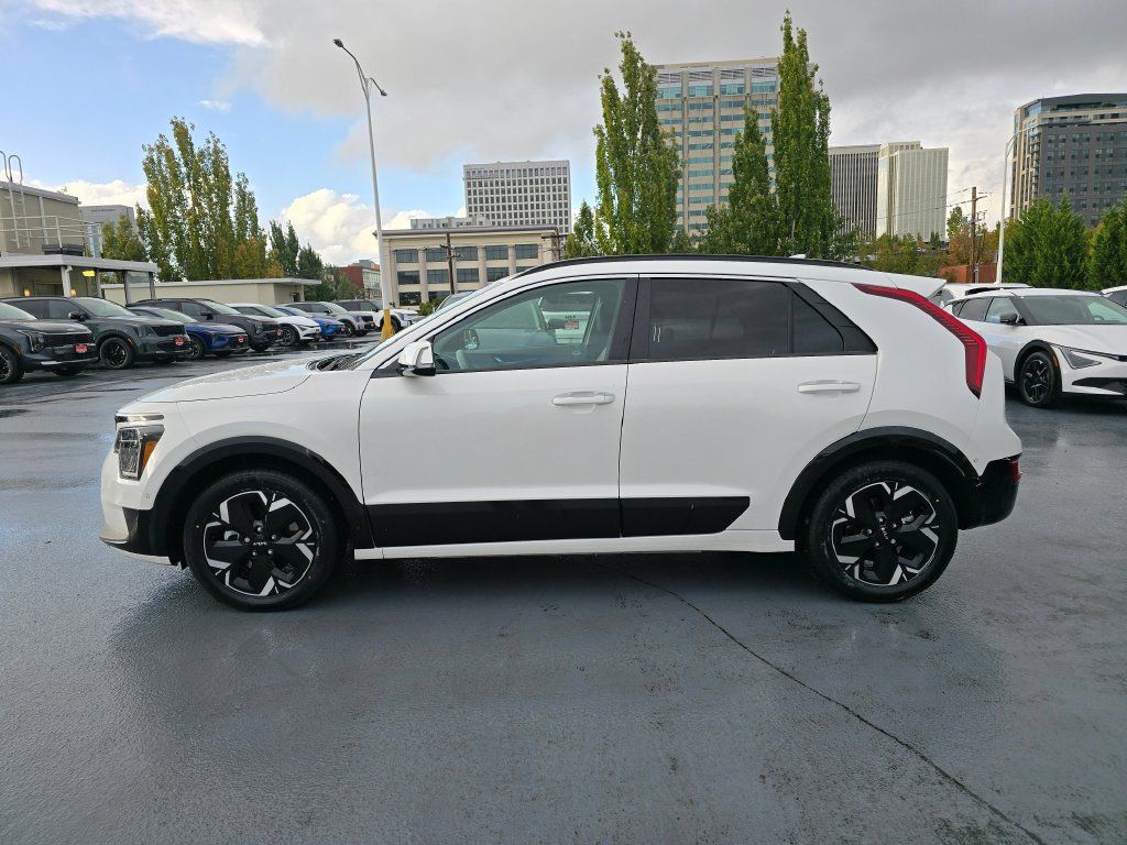 Certified 2023 Kia Niro Wave w/ Wave Preserve Package FWD image 8