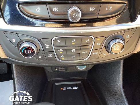 Used 2022 Chevrolet Traverse Premier AWD/4WD image 21