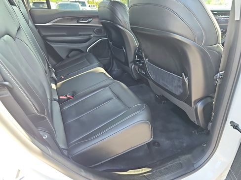 Used 2022 Jeep Grand Cherokee Limited w/ Trailer Tow Prep Group (B) image 11