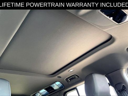 Used 2025 Land Rover Defender 110 S image 18