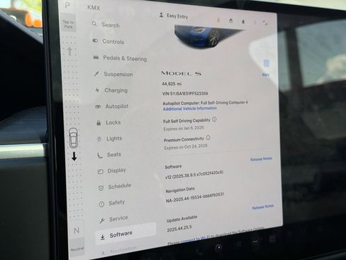 Used 2023 Tesla Model S Standard Range image 17