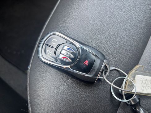 Used 2025 Buick Envista Sport Touring image 22