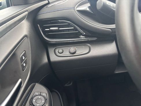 Used 2025 Buick Envista Sport Touring image 32