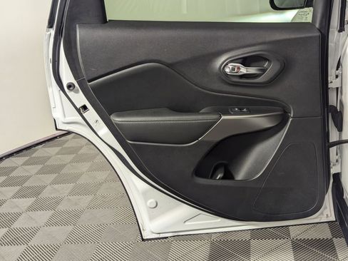 Used 2020 Jeep Cherokee Limited image 51