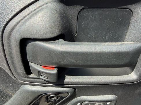 Used 2015 Jeep Wrangler Unlimited Sahara AWD/4WD image 18