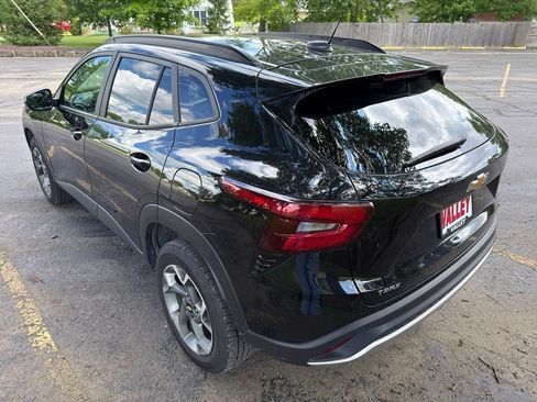 Used 2024 Chevrolet Trax LT w/ LT Convenience Package FWD image 15