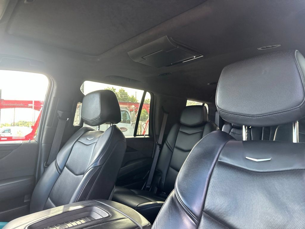 Used 2020 Cadillac Escalade Platinum w/ Escalade Sport Edition AWD/4WD image 35