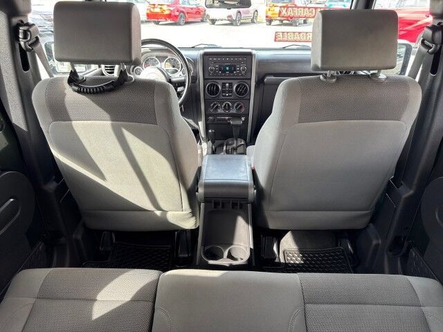 Used 2007 Jeep Wrangler Unlimited Sahara AWD/4WD image 13
