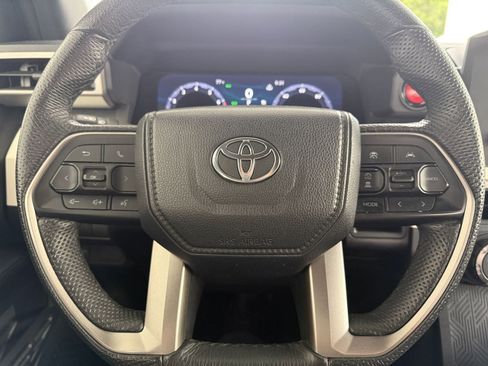 Used 2024 Toyota Tacoma TRD Off-Road image 27