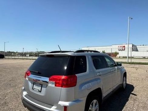 Used 2017 GMC Terrain SLE w/ Convenience Package FWD image 4