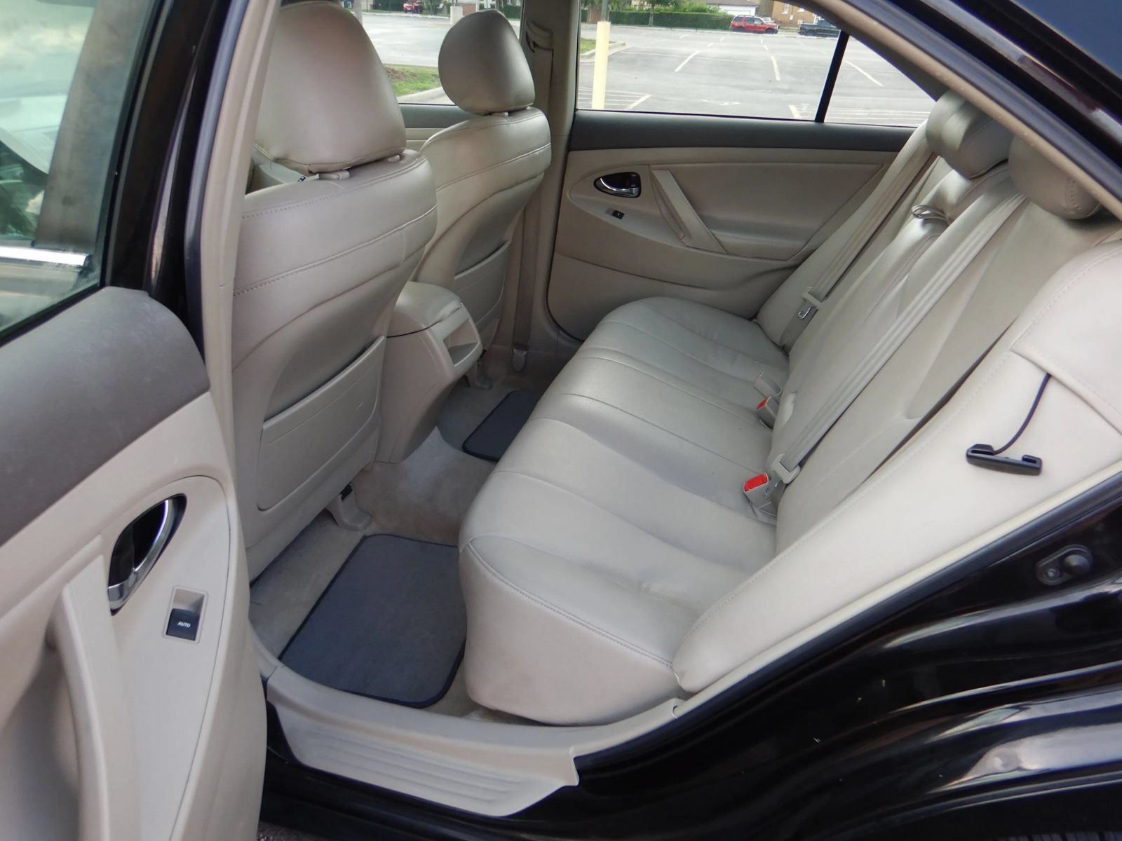 Used 2010 Toyota Camry LE FWD image 18