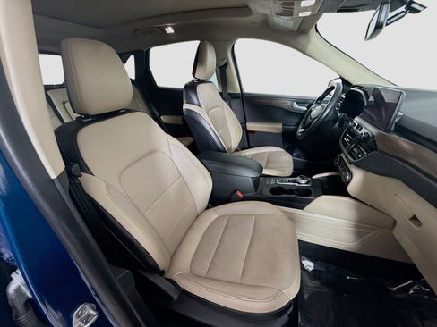 Used 2020 Ford Escape Titanium image 29