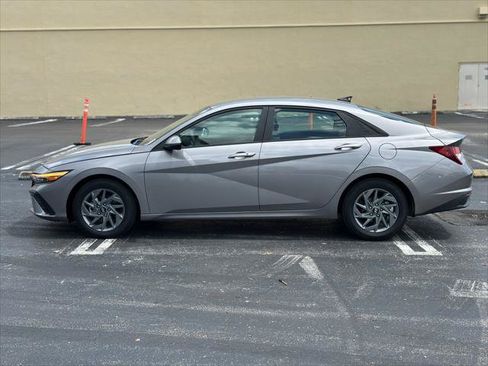 Used 2024 Hyundai Elantra SEL FWD image 4