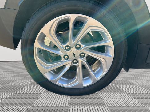 Used 2022 Chevrolet Bolt EUV LT w/ Comfort Package image 24