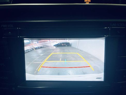 Used 2017 Toyota RAV4 XLE AWD/4WD image 36